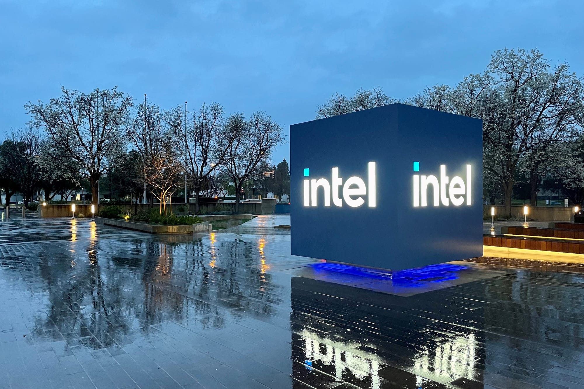 Intel: A High-Risk, High-Reward Play for Contrarian Investors